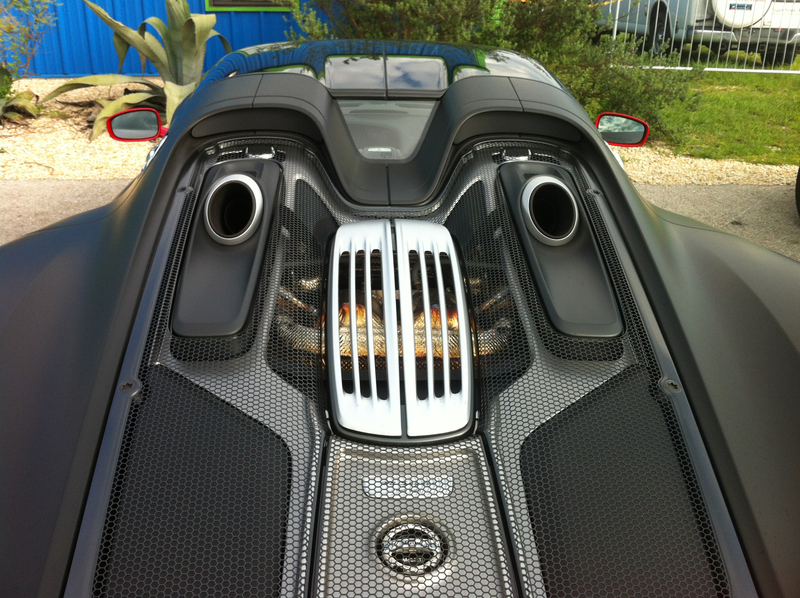 Illustration for article titled Sharing A Track With A Porsche 918 Makes For A Very Good Day